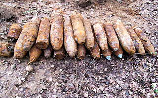 Saperzy rozbroili 200 pocisków znalezionych w lesie